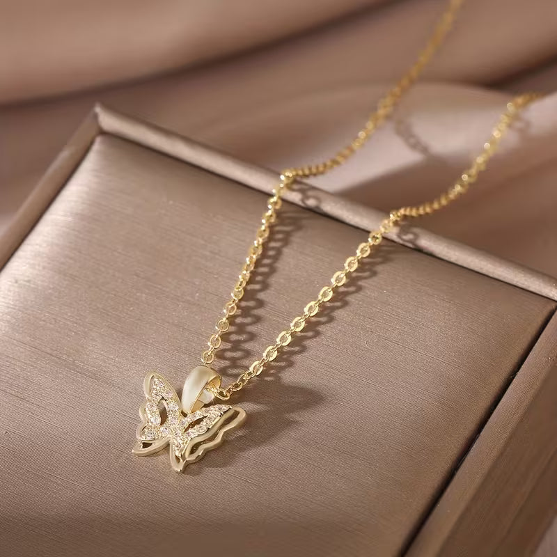 Sommerfugl lykkebringer øreringe med gratis halskæde | Begrænset tilbud