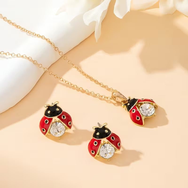 Mariehøne lykkebringer øreringe med gratis halskæde | Begrænset tilbud